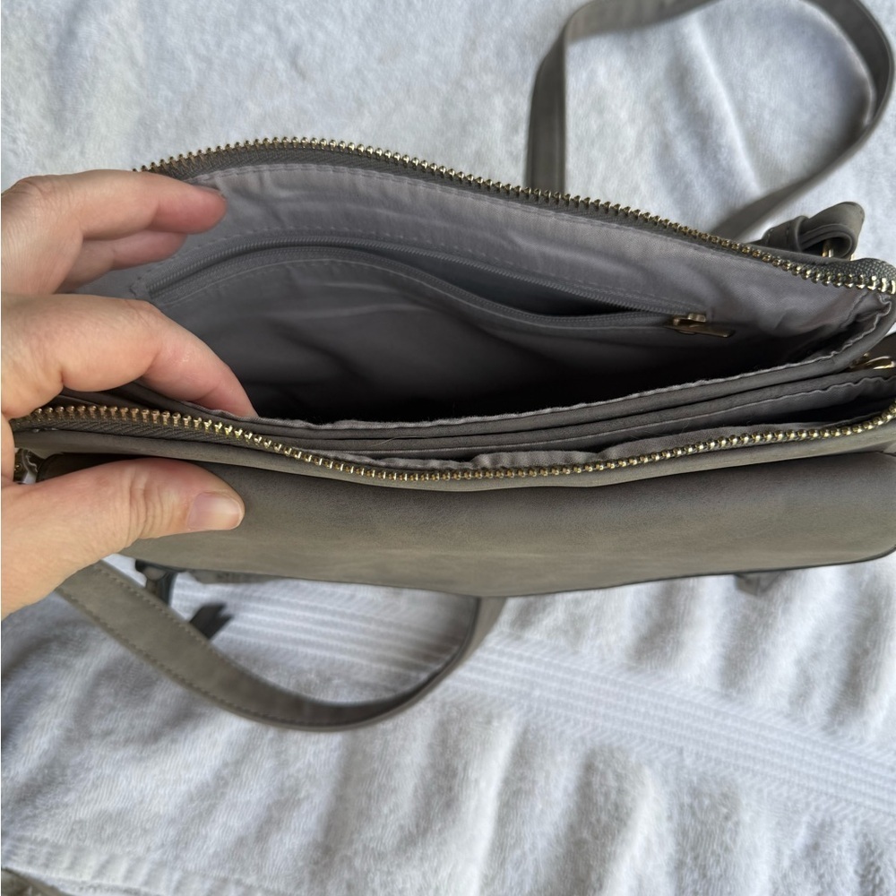 Elegant Gray Crossbody Bag - Picture 5 of 6